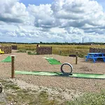 10 Person In Vinderup-by Traum